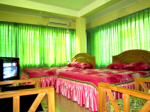 ac-couple+couple-room-of-river-view-hotel